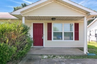 999 State Line Rd in Oak Grove, KY - Building Photo - Building Photo