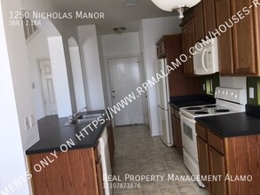 1250 Nicholas Mnr in San Antonio, TX - Building Photo - Building Photo