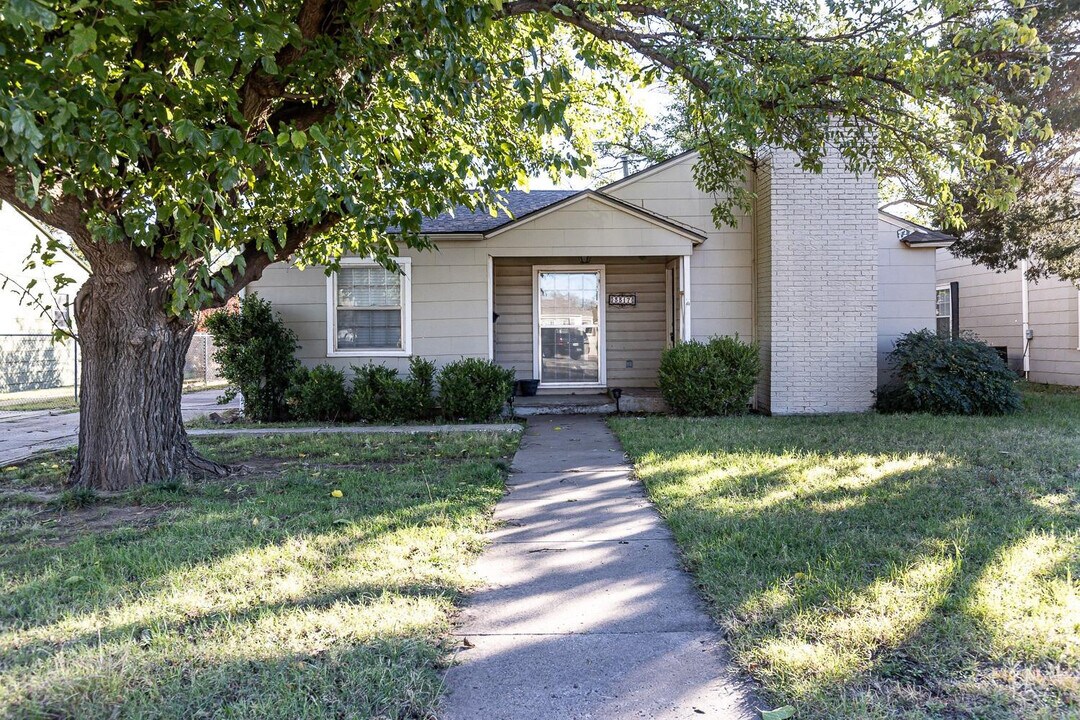 3317 26th St in Lubbock, TX - Foto de edificio