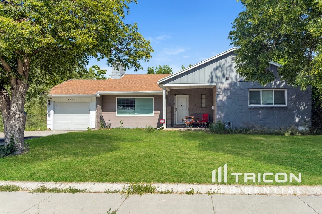 6111 S 520 E in Murray, UT - Building Photo