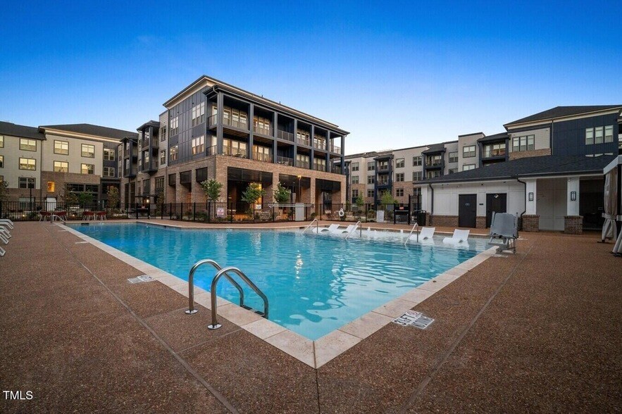 1950 Grisdale Ln, Unit C2B in Cary, NC - Building Photo
