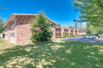 Hillcrest & Ridgeview Apartments in Stevensville, MI - Foto de edificio - Building Photo