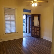 716 N Main St, Unit 1 in Taylor, TX - Building Photo - Building Photo