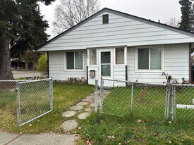 2680 Lovejoy Dr in Anchorage, AK - Building Photo