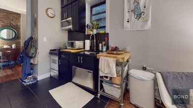 325 E 5th St in New York, NY - Building Photo - Building Photo