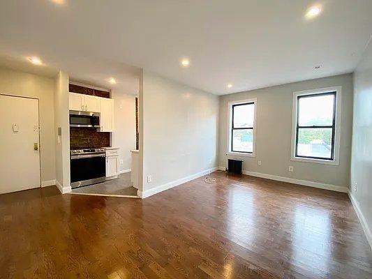 119 Post Ave in New York, NY - Building Photo