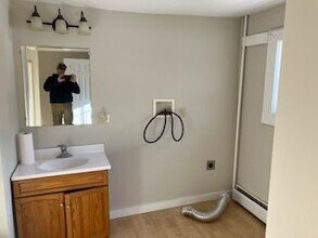 450 Main St in Fairfax, VT - Foto de edificio - Building Photo