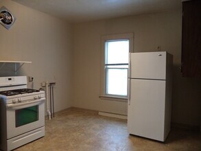 716 Beacon St in Minot, ND - Building Photo - Building Photo
