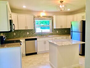802 Hillmoor Dr in Johnson City, TN - Building Photo - Building Photo
