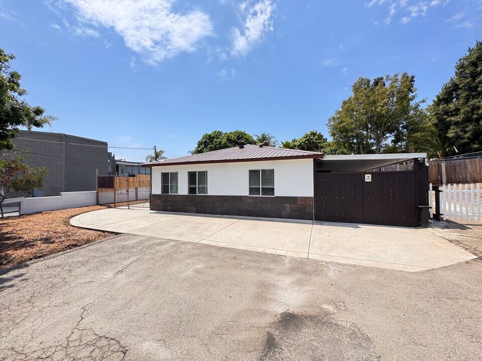 1335 W Vista Way, Unit 1335 W Vista Way Unit A in Vista, CA - Building Photo
