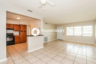 331 SW 64th Way in Pembroke Pines, FL - Building Photo - Building Photo
