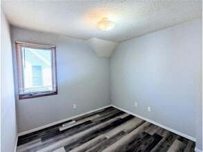 825 Jessamine Ave E in St. Paul, MN - Building Photo - Building Photo