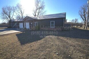14974 S 305th E Ave in Coweta, OK - Building Photo
