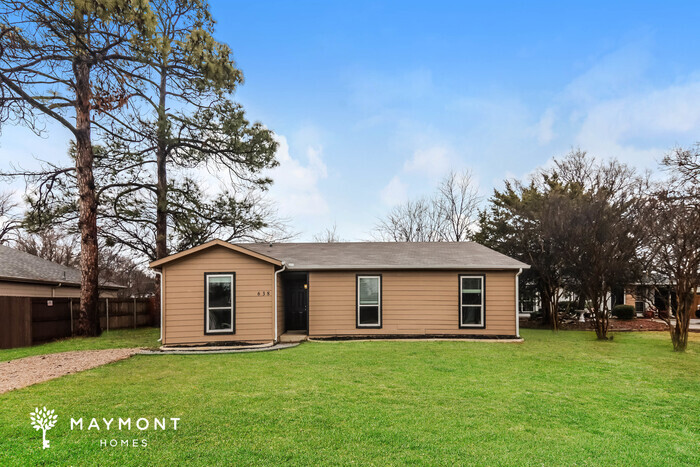 638 Matador Dr in Oak Point, TX - Building Photo