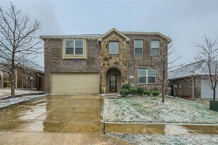 805 Woodmark Dr in Crowley, TX - Building Photo