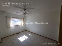 1305 SE Delaware Ave photo'