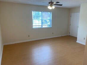 2004 Tower Pl, Unit A in Greenville, NC - Foto de edificio - Building Photo