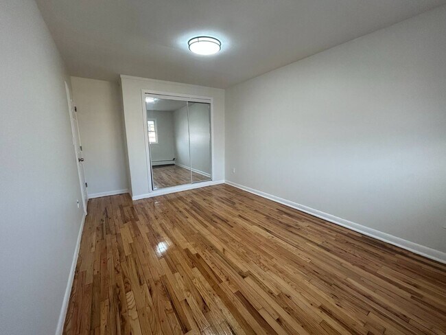 1902 Barnes Ave in Bronx, NY - Building Photo - Building Photo