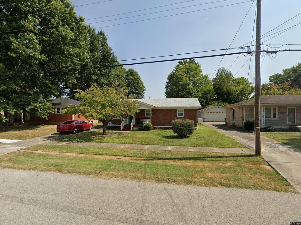 11801 Pierce Way in Louisville, KY - Building Photo