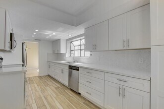 6725 Lago Vista Ter in Boca Raton, FL - Foto de edificio - Building Photo