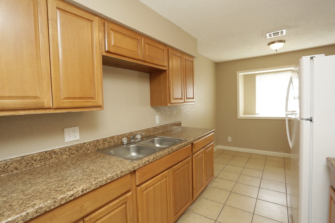 Jefferson Square Apartments in Brownsville, TX - Building Photo