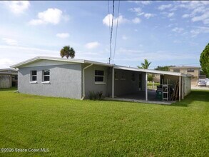 360 Needle Blvd in Merritt Island, FL - Foto de edificio - Building Photo