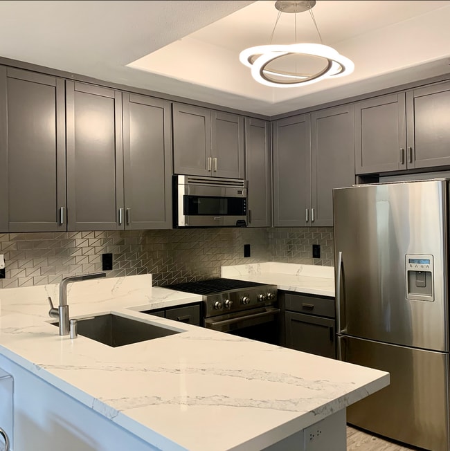 4060 Glencoe Ave, Unit 303 in Marina Del Rey, CA - Building Photo - Building Photo