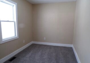 327 W Thornton St in Paoli, IN - Building Photo - Building Photo