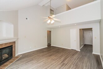 1401 Carlton Ridge Dr in Cordova, TN - Foto de edificio - Building Photo