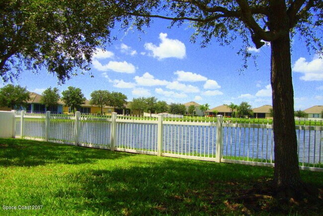 1441 Bridgeport Cir in Rockledge, FL - Foto de edificio - Building Photo