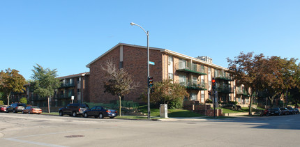 Jefferson Court Apartments in Milwaukee, WI - Building Photo - Building Photo