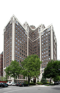 Jackson Towers in Chicago, IL - Building Photo - Building Photo