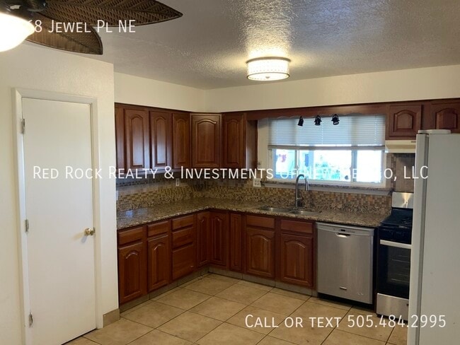 768 Jewel Pl NE in Albuquerque, NM - Building Photo - Building Photo