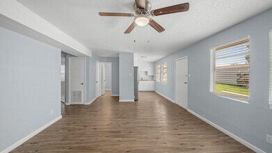 12033 18th St in Santa Fe, TX - Building Photo - Building Photo