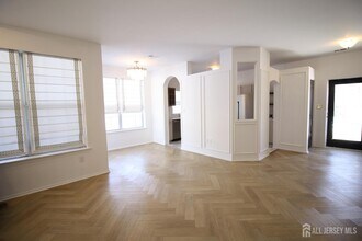 3011 Cypress Ct in Monmouth Junction, NJ - Building Photo - Building Photo