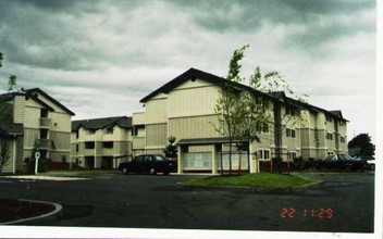 Lakewood Village Apartments in Lakewood, WA - Foto de edificio - Building Photo