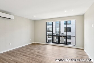 1970 Dorchester Ave, Unit 307 in Boston, MA - Foto de edificio - Building Photo
