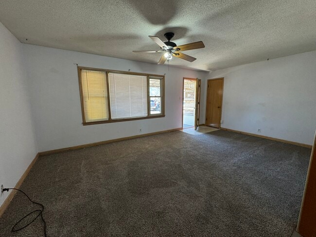 68 Faircrest Dr in Hutchinson, KS - Building Photo - Building Photo