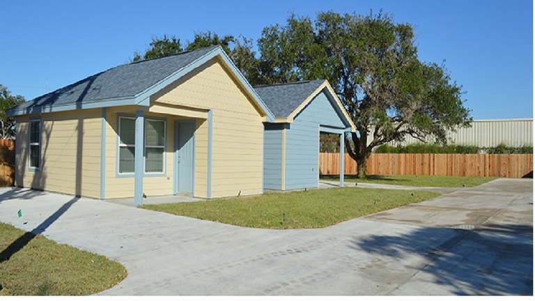 109 Gillespie Ln in Aransas Pass, TX - Building Photo