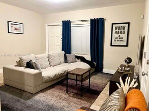 544 NE 62nd St in Miami, FL - Foto de edificio - Building Photo