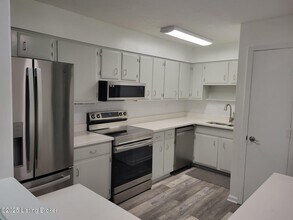 111 La Fontenay Ct in Louisville, KY - Building Photo - Building Photo