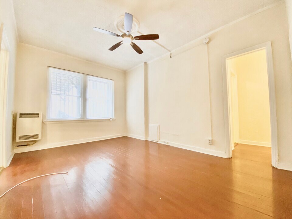 826 S Hobart Blvd in Los Angeles, CA - Building Photo