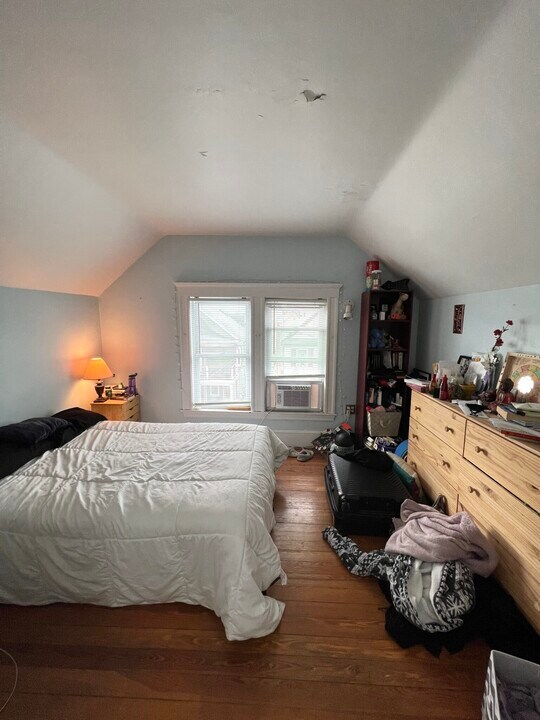 11 Burnham St, Unit 3 in Somerville, MA - Building Photo