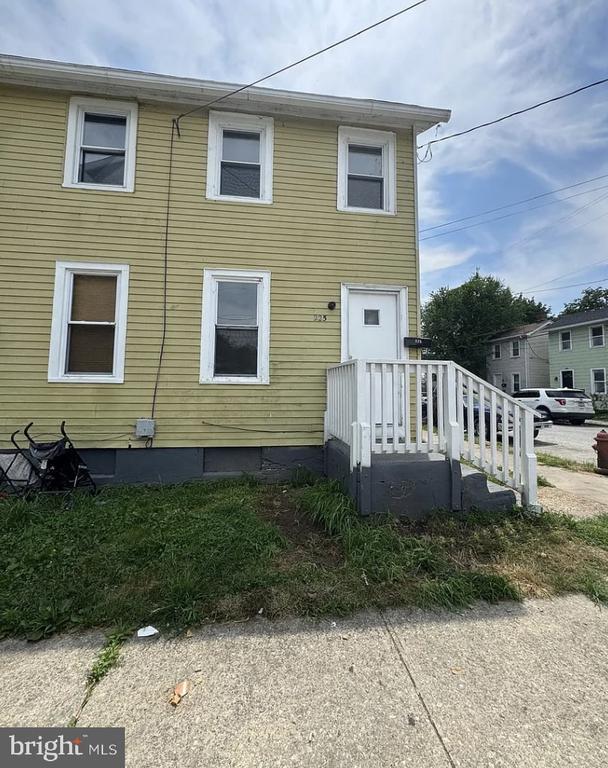 property at 225 Gibbon St