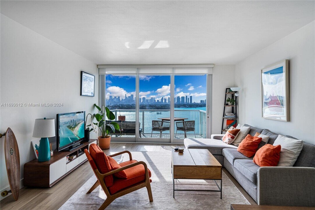 1000 West Ave, Unit 1116 in Miami Beach, FL - Foto de edificio