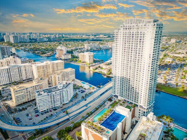 4010 S Ocean Dr, Unit ID1227249P in Hollywood, FL - Foto de edificio - Building Photo