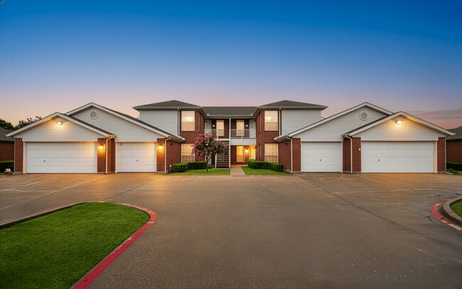Residences at Bear Creek in Greenville, TX - Foto de edificio - Building Photo