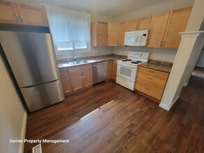 128 Kaskitayo Ct NW in Edmonton, AB - Building Photo - Building Photo
