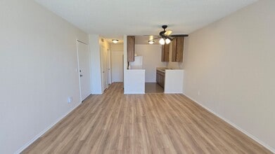 5906 Challen Ave, Unit 14 in Riverside, CA - Foto de edificio - Building Photo