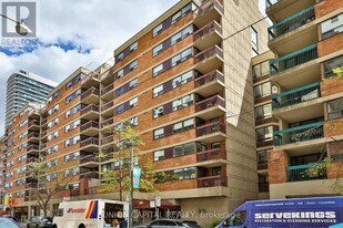 71 McCaul St in Toronto, ON - Building Photo